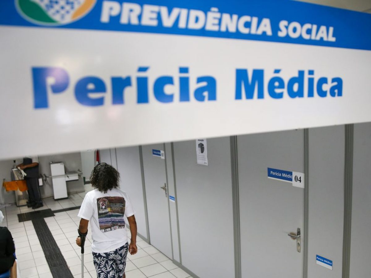 Médicos peritos do INSS fazem paralisação que afeta cerca de 50 mil atendimentos de beneficiários