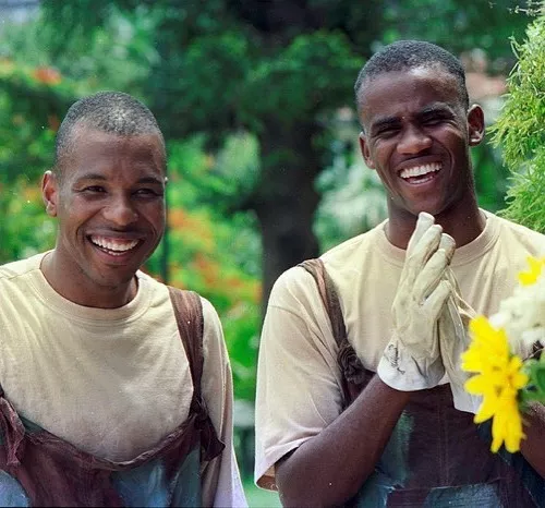 Buchecha faz homenagem a Claudinho 20 anos após morte do cantor