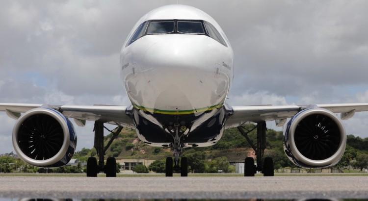 Greve de pilotos e comissários leva a 21 voos cancelados nesta segunda