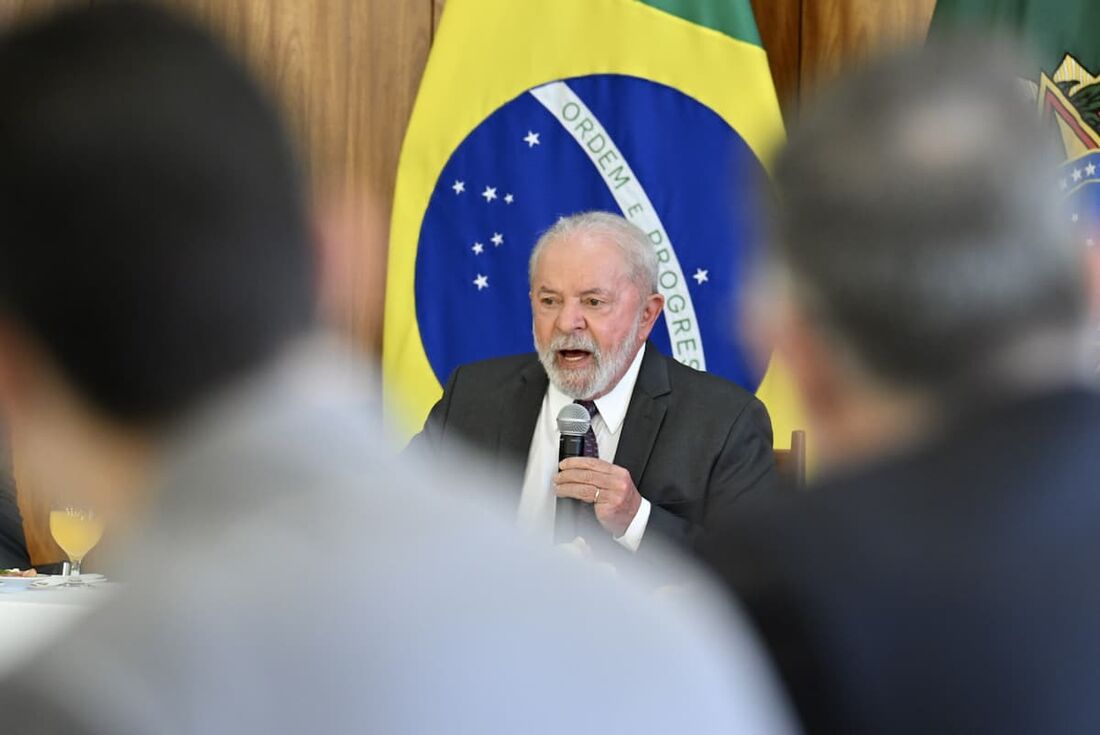 Lula envia projeto sobre piso da enfermagem nesta terça-feira (18)